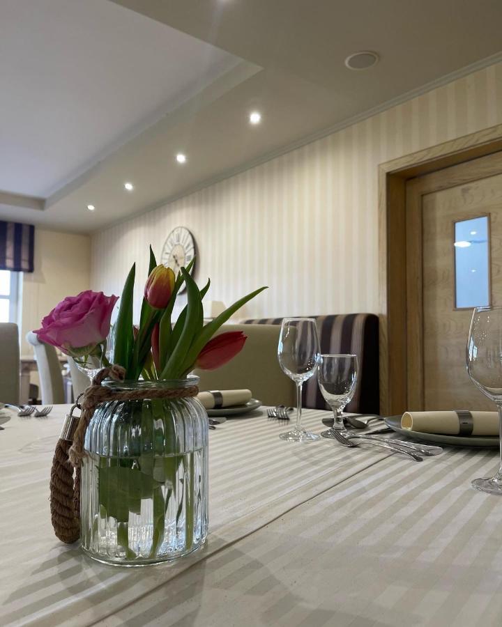 Diva Kacica Restaurant & Pansion Hotel Komarno Exterior photo