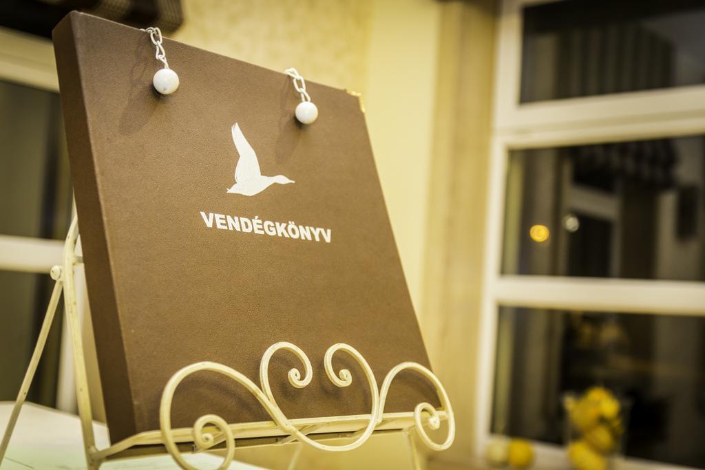 Diva Kacica Restaurant & Pansion Hotel Komarno Exterior photo