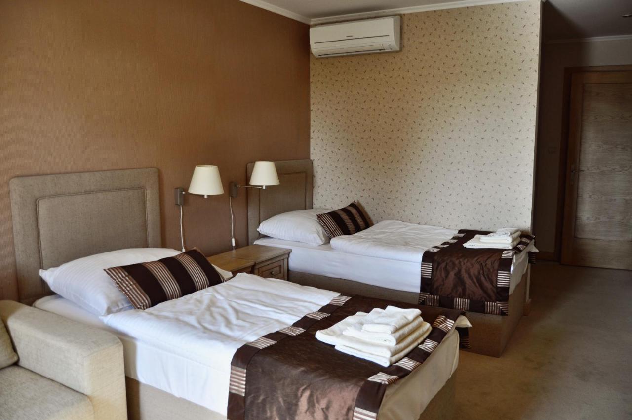 Diva Kacica Restaurant & Pansion Hotel Komarno Room photo